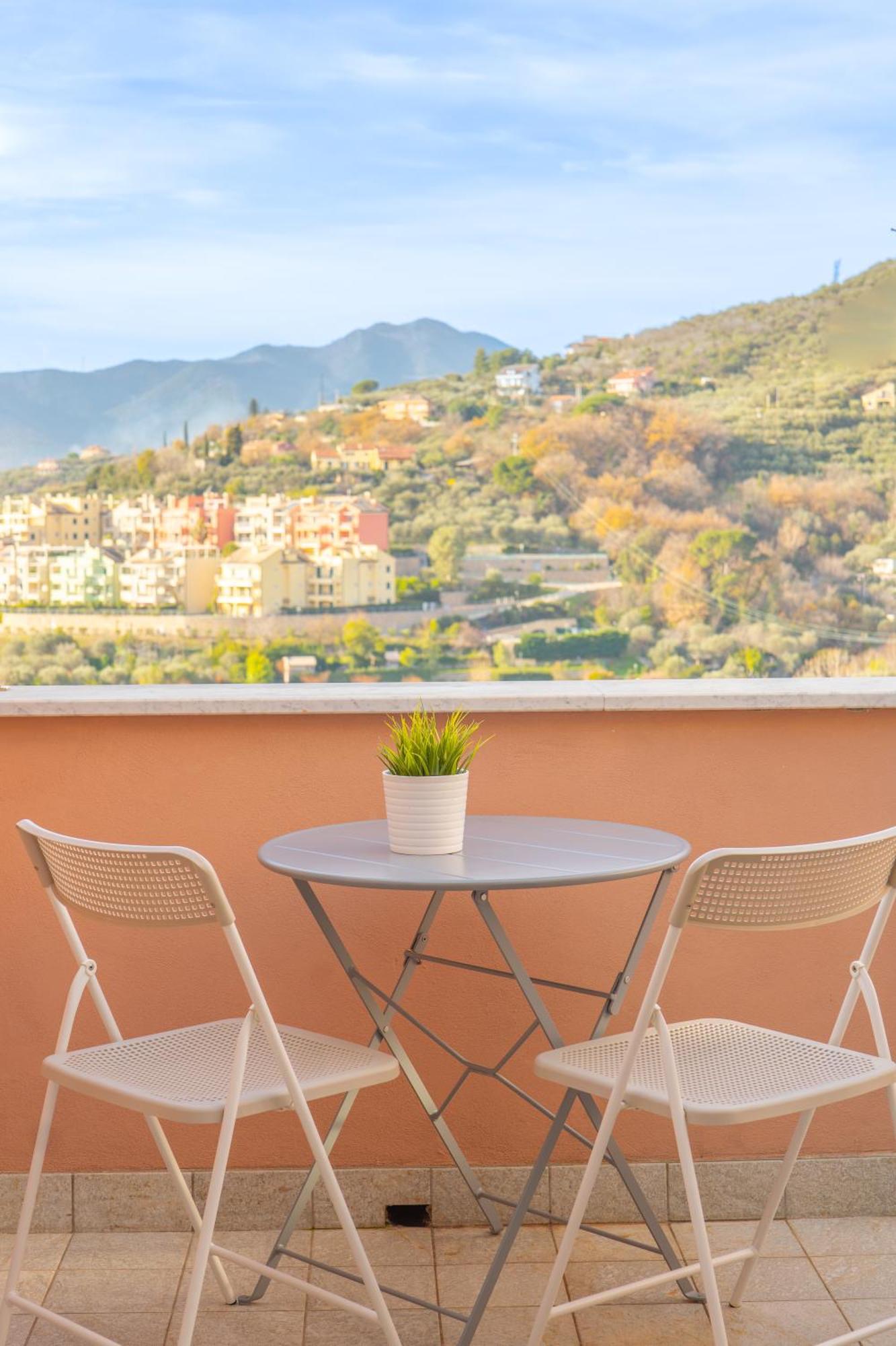 Appartamento Pesco "A Casa Felice" Pietra Ligure Exterior photo