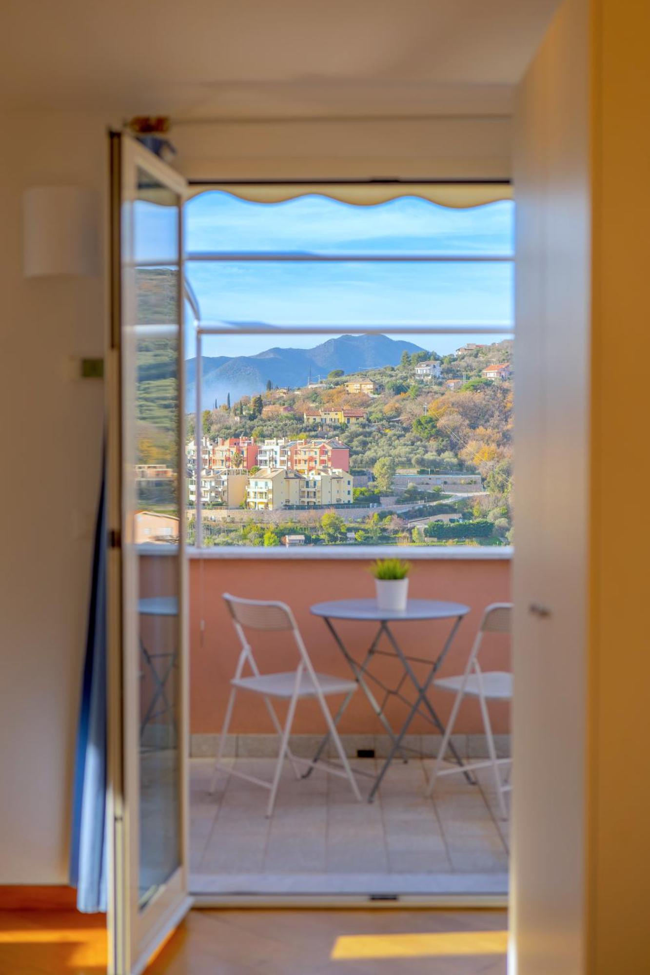 Appartamento Pesco "A Casa Felice" Pietra Ligure Exterior photo